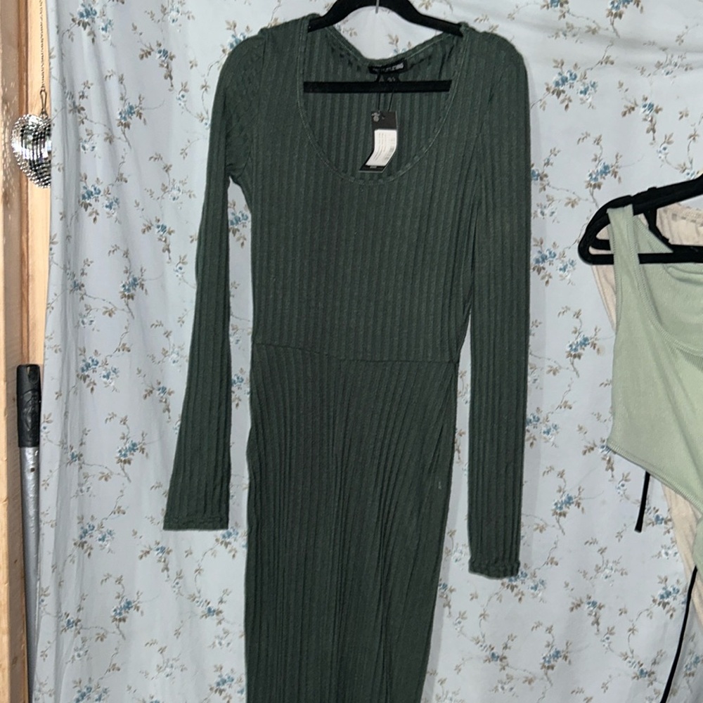 Pretty little things size 4